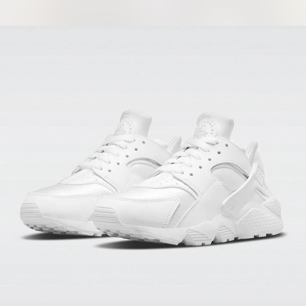 Nike Air Huarache white running trainers - size 8.5 US women’s